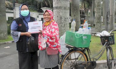 Senyum Pejuang Nafkah Ketika Dagangannya Diborong Habis