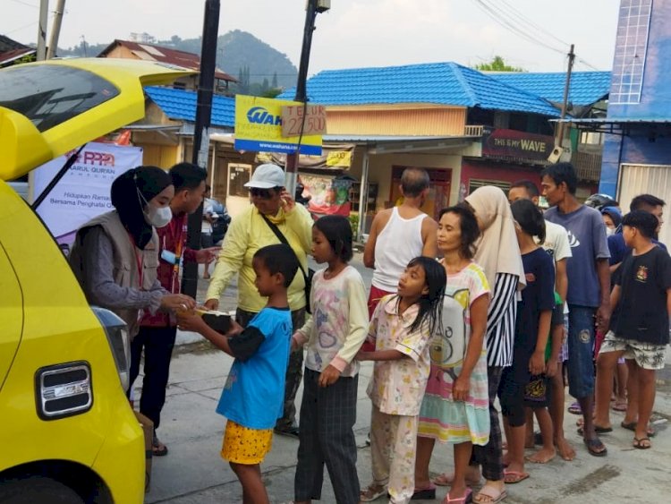 PPPA Daarul Qur’an Lampung Rutin Gelar Aksi Berbagi Takjil dan Paket Buka Puasa