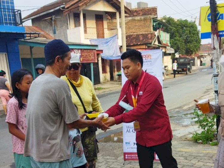 PPPA Daarul Qur’an Lampung Rutin Gelar Aksi Berbagi Takjil dan Paket Buka Puasa