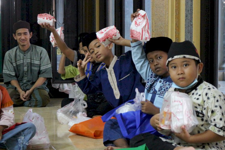 Bahagianya Santri Rumah Tahfidz BCA Selenggarakan Buka Puasa Bersama