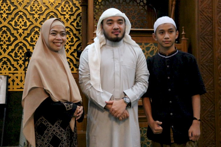 Safari Dakwah Bersama Syekh Abdul Basith, Satu Keluarga Kompak Wakaf Qur'an