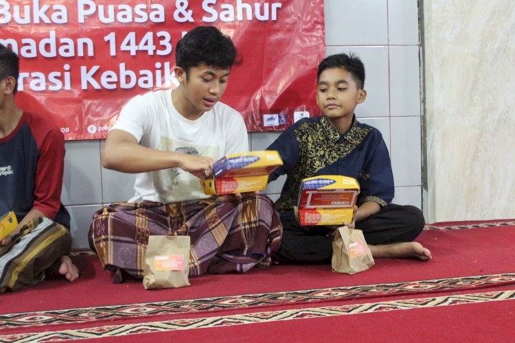 BSM Umat Gandeng Laznas PPPA Daarul Qur’an Salurkan 600 Paket Buka Puasa untuk Penghafal Al-Qur’an dan Dhuafa