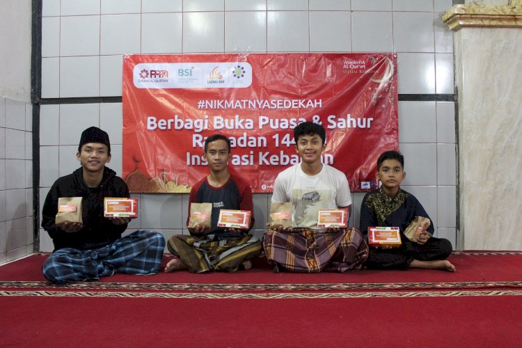 BSM Umat Gandeng Laznas PPPA Daarul Qur’an Salurkan 600 Paket Buka Puasa untuk Penghafal Al-Qur’an dan Dhuafa