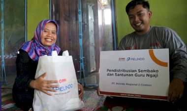 PT Pelindo Cirebon dan PPPA Daarul Qur'an Cirebon Salurkan Bantuan Sembako untuk Ustadzah Robiah