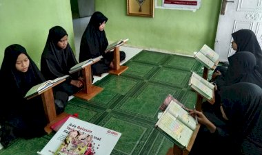 Kegiatan Belajar Santri Rumah Tahfidz Badaniah Mussiang Sulawesi Selatan