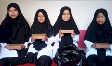 Berbagi Hidangan Jum’at untuk Santri Penghafal Al-Qur’an dan Masyarakat Sekitar