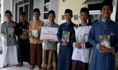 PPPA Daarul Qur'an Cirebon Salurkan Mushaf Qur'an Amanah Donatur