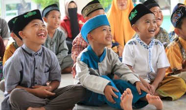 Mobile Qur’an PPPA Daarul Qur'an Semarang Hibur Santri di Pelosok Grobogan