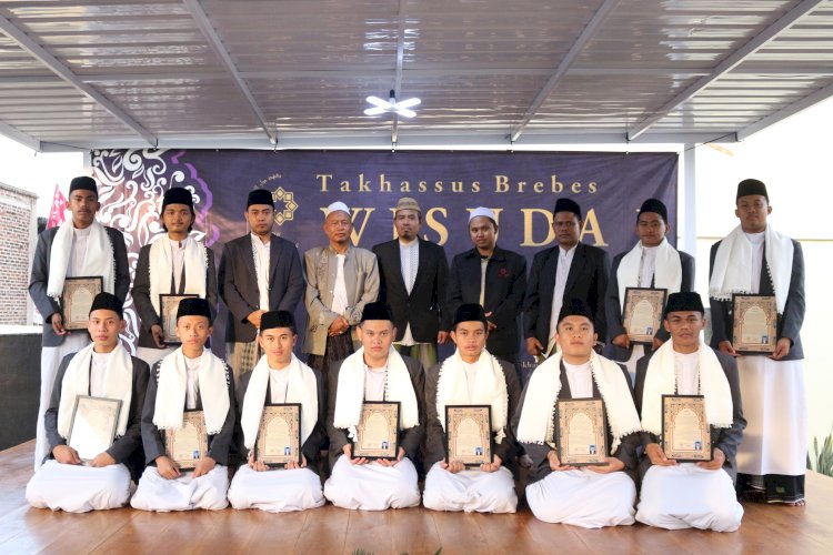 Wisuda Kelulusan dan Pelepasan Angkatan Pertama Santri Takhassus Brebes