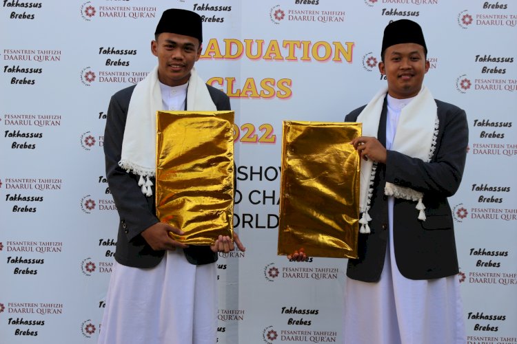 Wisuda Kelulusan dan Pelepasan Angkatan Pertama Santri Takhassus Brebes