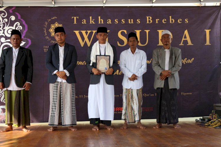 Wisuda Kelulusan dan Pelepasan Angkatan Pertama Santri Takhassus Brebes