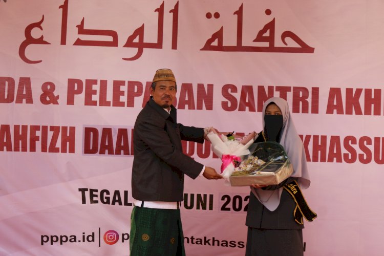 Wisuda dan Pelepasan Santri Pesantren Takhassus Tegal