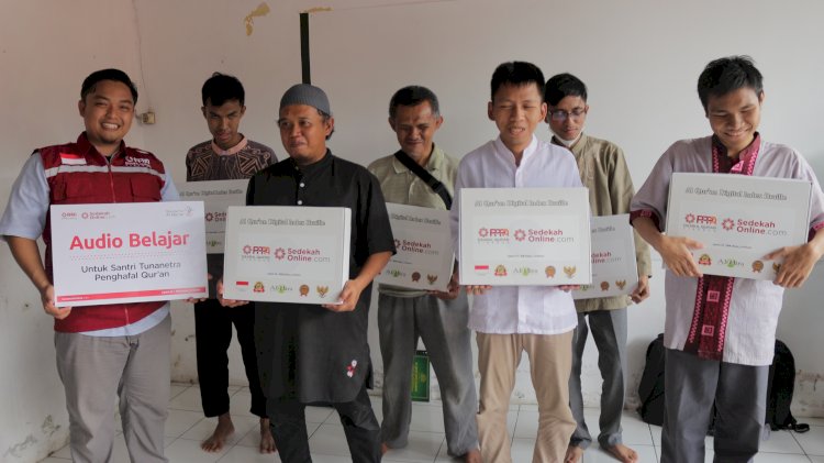 PPPA Daarul Qur'an Cirebon Salurkan Al-Qur'an Braile Audio untuk Santri Tunanetra