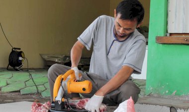 Menyembelih Hewan Qurban Bersama Donatur