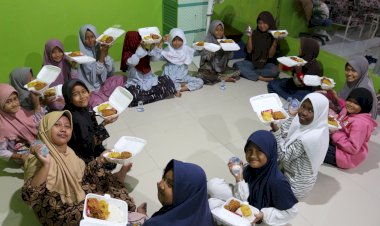 Ziran dan Tiara Naik Becak untuk Buka Bersama Santri Rumah Tahfidz Al-Haadi