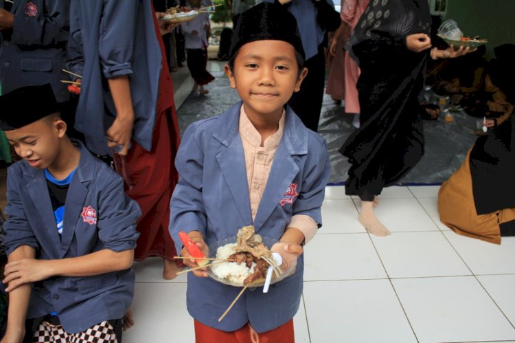 Nyate Bareng, Momen Bahagia Santri di Hari Raya Idul Adha