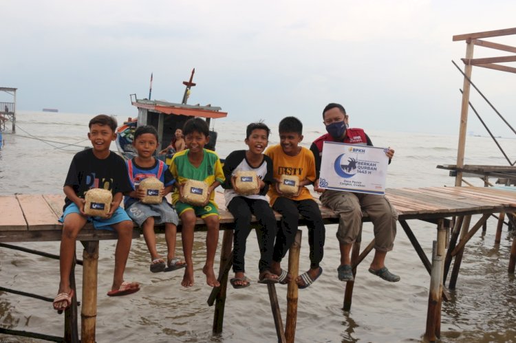 PPPA Daarul Qur'an Cirebon Bersama BPKH Distribusikan 10 Ekor Kambing di Pesisir Cirebon