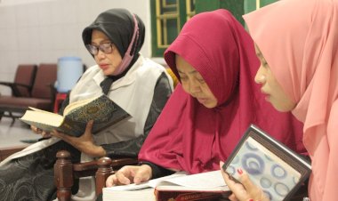 Santri Tahfidz Intensif Gelar Khataman di Rumah Ibu Dewi