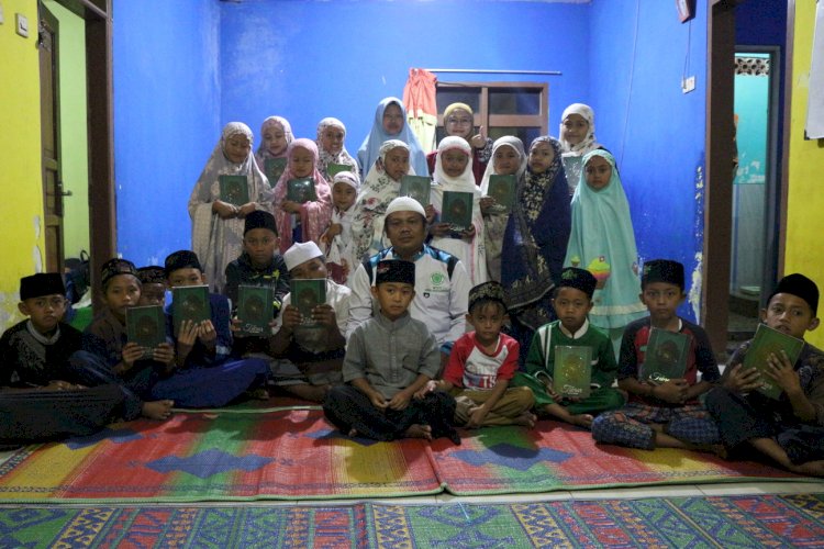 PPPA Daarul Qur'an Cirebon Bersama Mahasiswa IAIN Syekh Nurjati Tebar Mushaf Qur'an