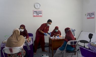 Layanan Pemeriksaan Kesehatan Gratis untuk Dhuafa dan Lansia