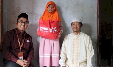PPPA Daarul Qur'an Cirebon Bagikan Bingkisan untuk Santri Yatim