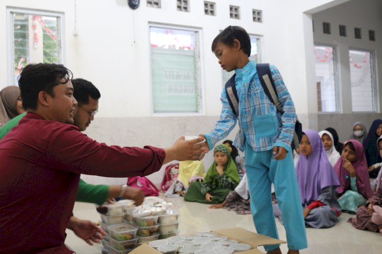 Lakiket Coffee Amanahkan Makanan Buka Puasa Untuk Santri