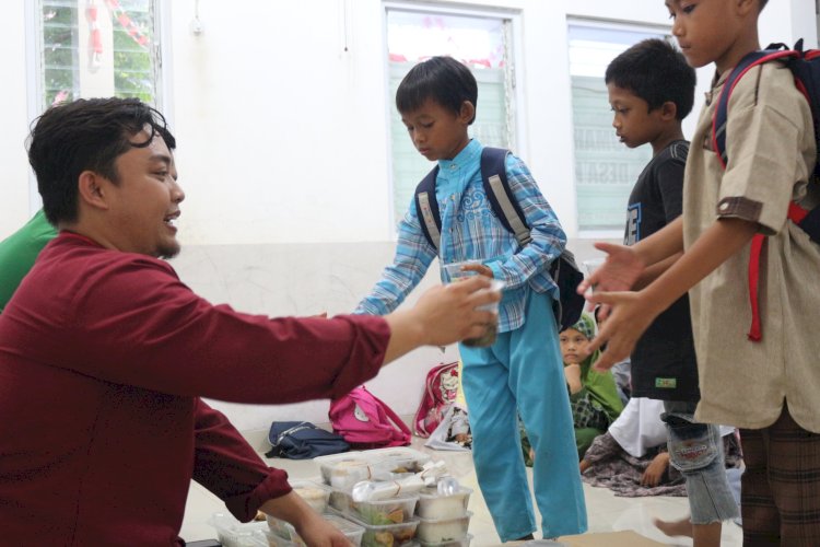 Lakiket Coffee Amanahkan Makanan Buka Puasa Untuk Santri