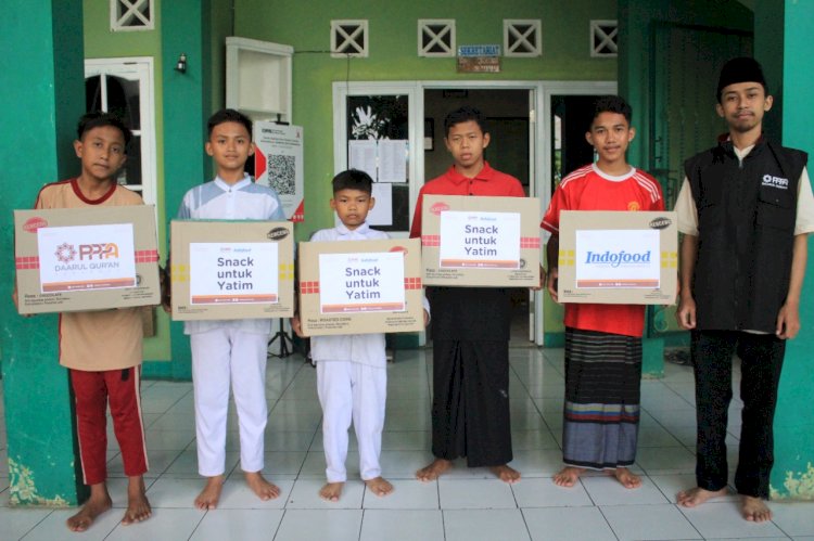 PPPA Daarul Qur’an Semarang Gandeng PT Indofood salurkan Snack untuk Yatim