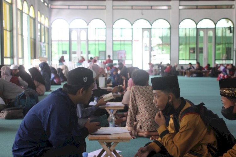 Mengintip Meriahnya Wisuda Akbar 10 di Yogyakarta