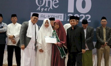 Wisudawan Terbaik Wisuda Akbar 10 Perwakilan Wilayah III Cirebon