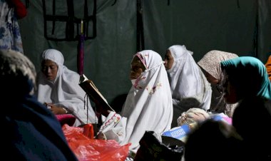 Ketika Lantunan Ayat Suci Al-Qur'an dan Sholawat Bersahutan di Posko Bencana 