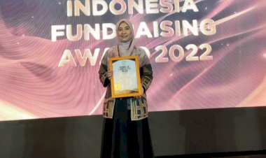 Direktur Markom Laznas PPPA Daarul Qur’an Raih Penghargaan di IFA Award 2022