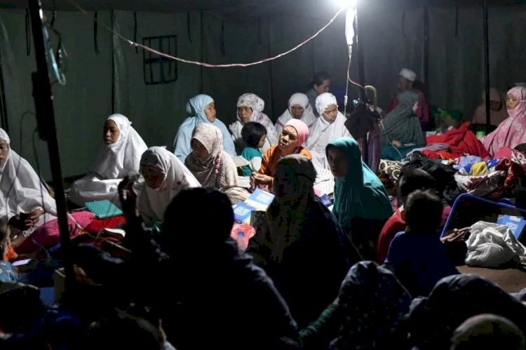 Ketika Lantunan Ayat Suci Al-Qur'an dan Sholawat Bersahutan di Posko Bencana 