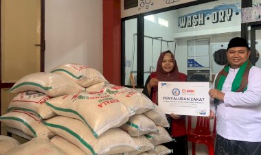 PPPA Daarul Qur'an Bandung dan YBM BRILiaN Salurkan 1 Ton Beras untuk Santri Pesantren Putri Mifaro Ciwidey