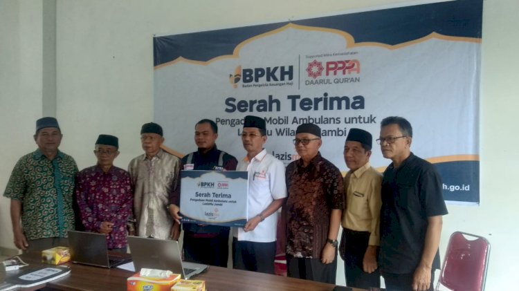 Serah Terima Simbolis Mobil Ambulans BPKH kepada LazisMu Jambi