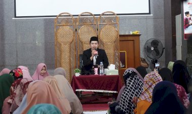 Dai Muda Koh Dennis Lim  Mengisi Tausiyah di Kajian Muslimah Daarul Quran