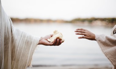 Hukum Mengeluarkan Infak atau Sedekah dalam Islam, Lengkap!