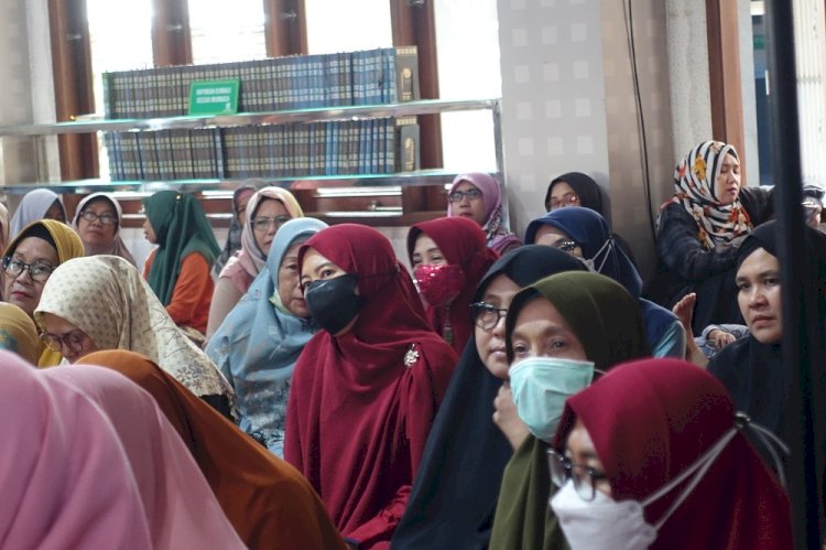 Dai Muda Koh Dennis Lim  Mengisi Tausiyah di Kajian Muslimah Daarul Quran