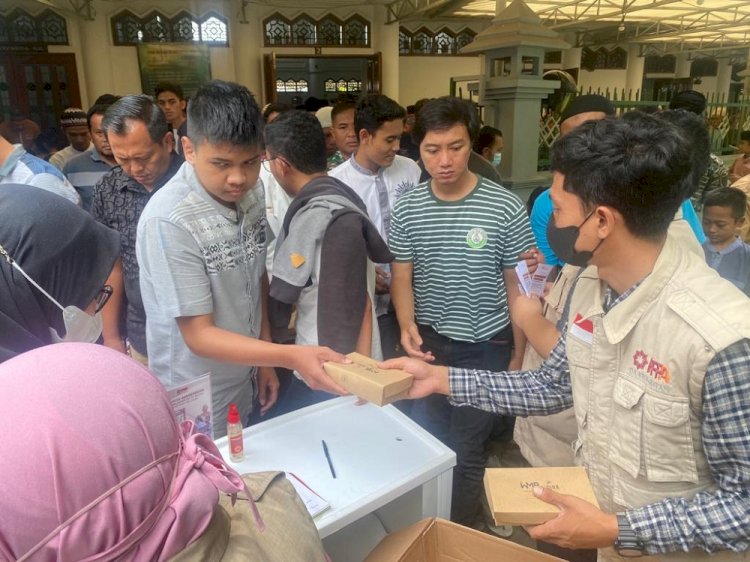 Jumat Berbagi, PPPA Daarul Qur'an Bogor Kembali Gelar Aksi Free Food Firday