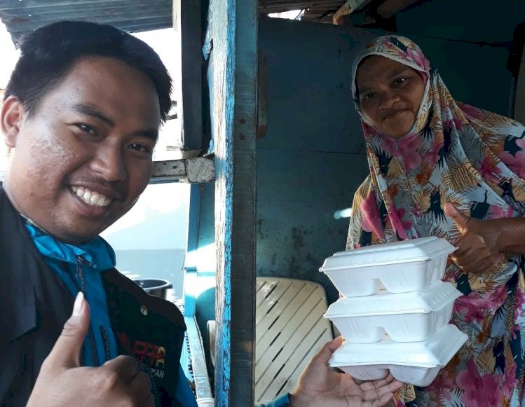 PPPA Daarul Qur'an Sulsel Berbagi Makanan untuk Penyintas Banjir Makassar