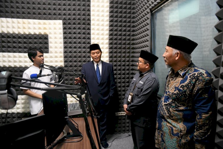 BPKH RI dan PPPA Daarul Qur'an Salurkan Perangkat Digitalisasi untuk STID DI Al-Hikmah