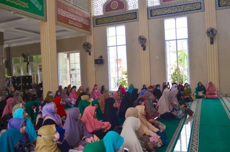 Roadshow Kajian Parenting Bersama Bunda Astri Ivo di Masjid Baitul Muttaqien Serang