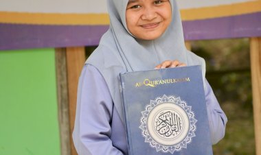 Betapa Senangnya Indah Ketika Mendapat Mushaf Qur'an Baru dari BPKH RI