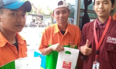 PPPA Daarul Qur’an Semarang Bagikan Takjil untuk Berbuka Puasa