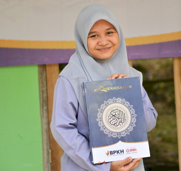 Betapa Senangnya Indah Ketika Mendapat Mushaf Qur'an Baru dari BPKH RI