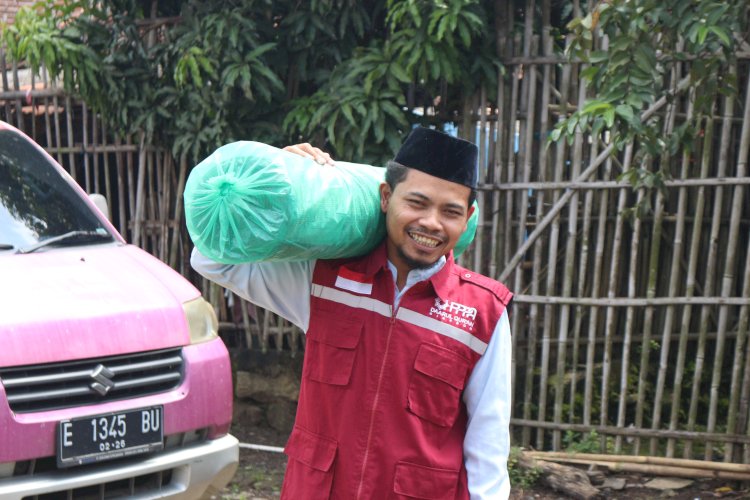 Karpet Sajadah untuk Musholla MTs Darurrohman