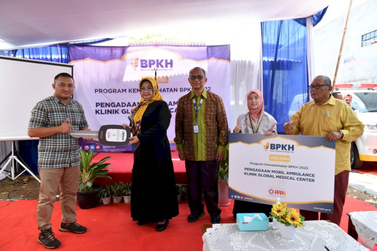 BPKH RI dan Laznas PPPA Daarul Qur'an Salurkan Mobil Ambulans untuk Klinik Global Medical Center Subang