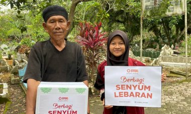 Bingkisan Senyum Lebaran untuk Kakek Ngalino yang 42 Tahun Jadi Penggali Kubur