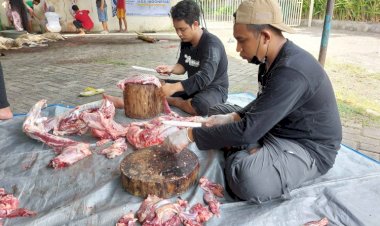 Serunya Mengolah Daging Qurban Bersama Donatur