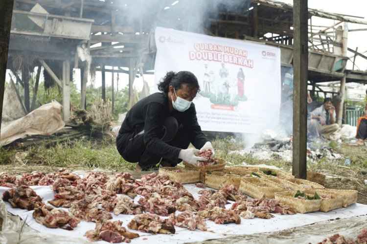 Momen Qurban untuk Warga Desa Kutambelin di Lereng Gunung Sinabung